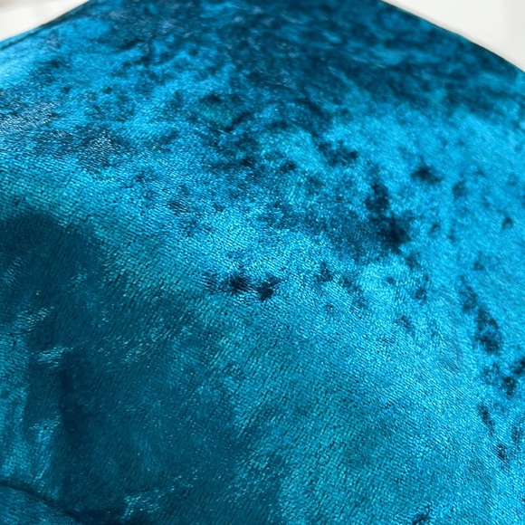 NEW • Velvet Pouch + Beauty samples - Picture 5 of 11